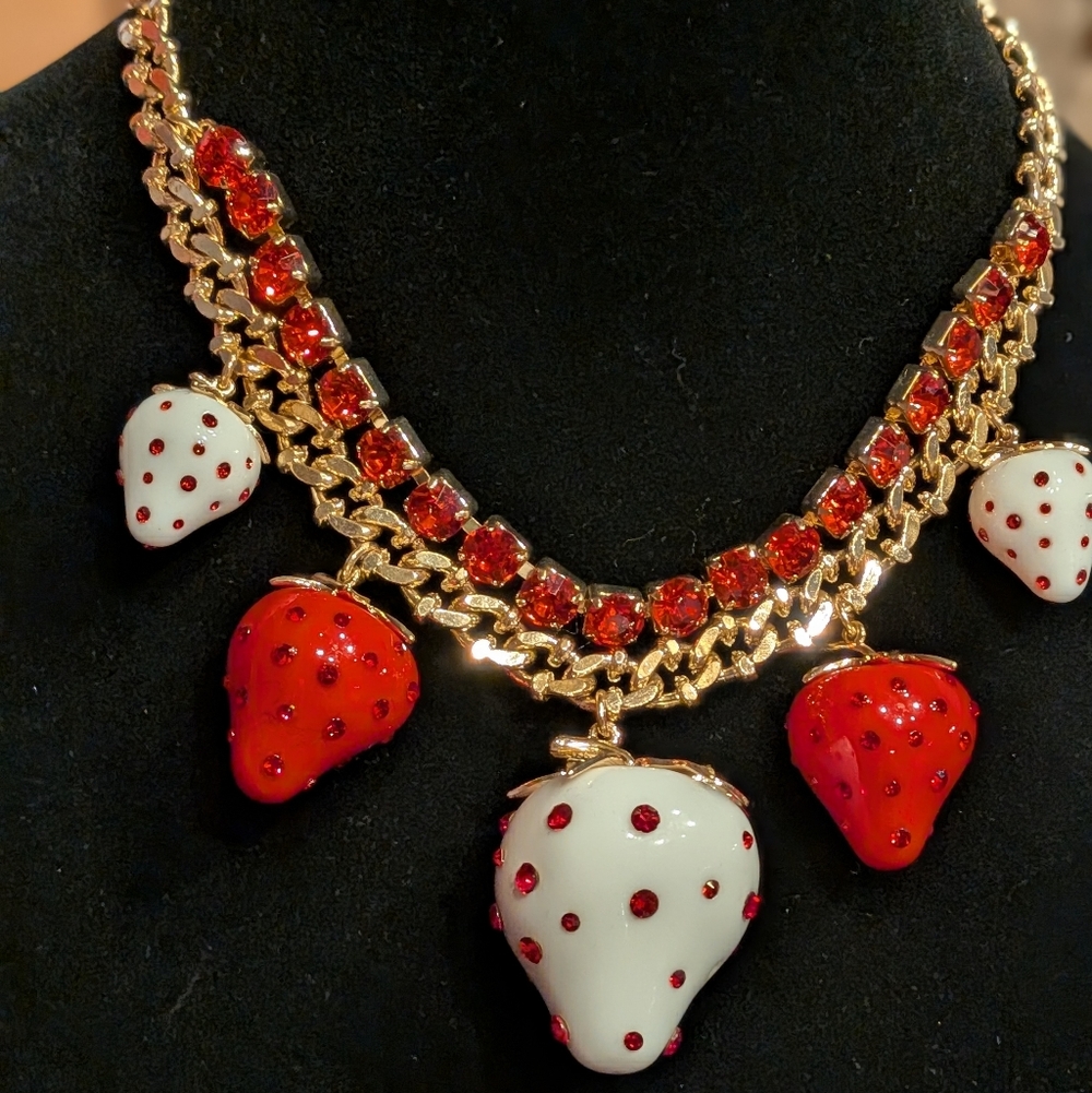 🆕 Strawberry Bib Layered Necklace (*As Is) 🍓 Betsy Johnson - Picture 2 of 5